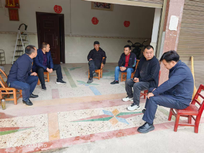 通城县四庄乡深入农户开展禁毒反诈宣传活动