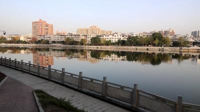 视频-通城添 “治水利器”！隽水河专业打捞船下水 守护 “河畅水清” 