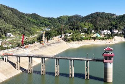 贯彻四中全会精神在基层丨马港镇高峰村：“清水”入户 “污水”归位 涓涓清流润民心