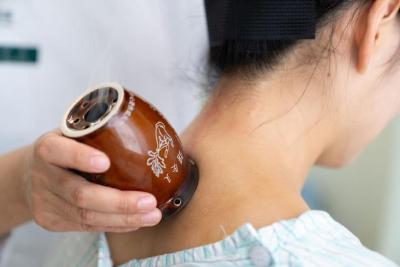 科学与健康丨“简、便、验、廉”！中医适宜技术“热”起来