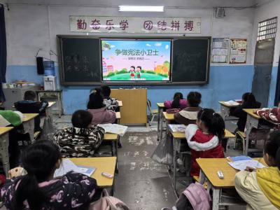 【宪法宣传周】通城县马港镇九岭完小开展“宪法宣传日”活动