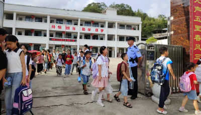 阳光下的守护 | 筑牢校园墙，净化校外圈，引航迷途少年——通城公安护“未”成长三重奏