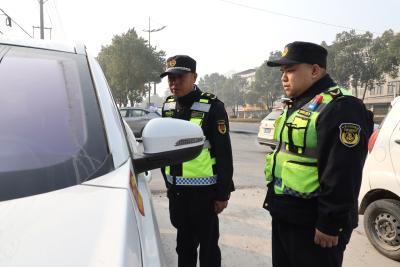 通城县城管执法局：百日攻坚在行动 路域环境提质效