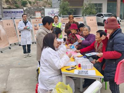 通城县马港镇“双防”宣传进社区 筑牢健康“防护墙”