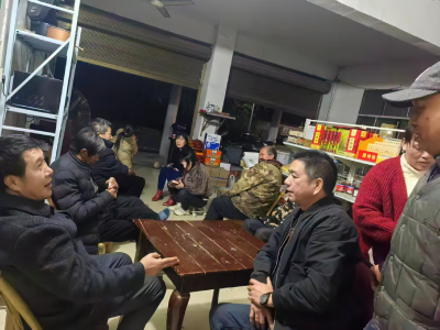 通城县石南镇：夜访普法强根基，筑牢平安法治防线