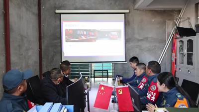 视频-通城县蓝天救援队开展2025年秋季拉练活动