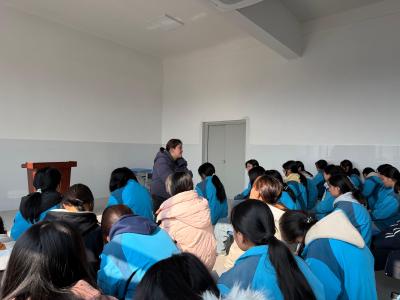 通城县麦市中学举办初三女生赋能成长安全课专题讲座