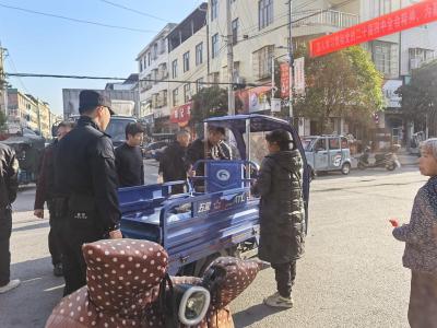 通城县石南镇：多部门联合整治，规范集镇市场秩序