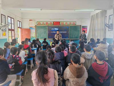 通城县塘湖镇大埚小学：咸宁青少年人工智能科普课堂