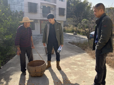 通城县石南镇赛公村携手百姓大药房开展“爱心入户助振兴”公益行动