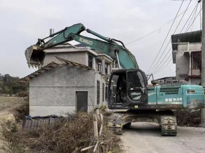 通城县石南镇：重拳“亮剑”拆违建  坚决守护美丽乡村“生命线”