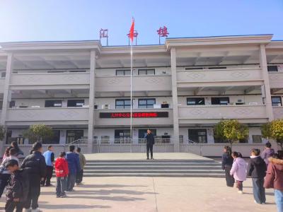 通城县大坪中心完小开展应急疏散演练活动