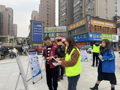 通城县隽水镇白沙社区开展爱心驿站禁毒宣传活动