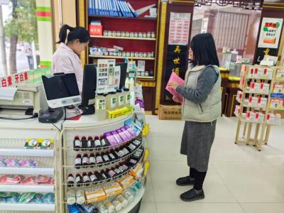 通城县沙堆镇九井社区：平安信送上门 安全感暖人心