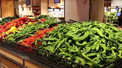 低温雨雪冰冻天气来袭 通城超市供应量足价稳
