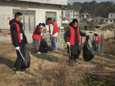 【清洁家园在行动】通城县五里镇：青年干部齐动手 争当环境整治“排头兵”