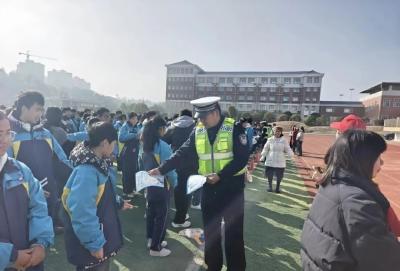 通城交警双线发力！护银发守青春，交通安全入人心