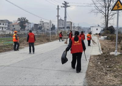 通城县关刀镇八燕村：干群齐心开展整治 村容村貌焕发新颜