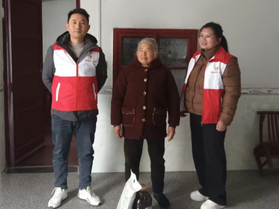 通城县马港镇红十字会组织开展“博爱送万家”走访慰问活动