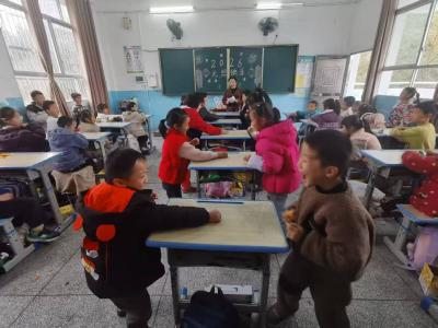 通城县隽水镇油坊完小：庆元旦童趣满园 贺新岁学子欢腾