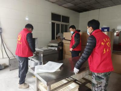 中南财经政法大学驻通城县麦市镇红石村工作队实施采购农产品包装配送专项行动