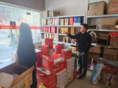 通城县塘湖镇开展烟花爆竹经营旺季专项整治活动