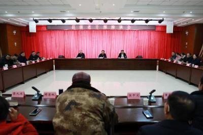 通城县召开老干部座谈会