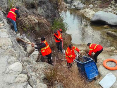 【清洁家园在行动】通城县麦市镇天岳村：冬日暖阳下 为“网红打卡点”梳妆焕颜