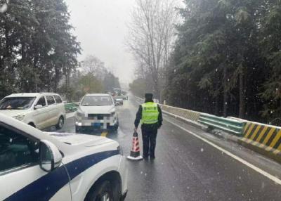 通城县麦市镇派出所多措并举筑牢雨雪天安全防线