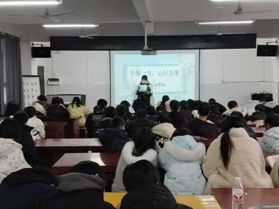 通城县石南中学：书香润校园 分享启心灵