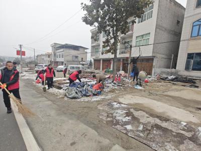 通城县麦市镇：南岭路上漫天雪地里的那一抹“红”