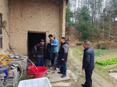 通城县沙堆镇石冲村开展暖冬慰问活动