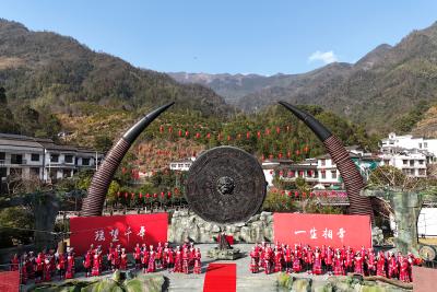 湖北通城：举办集体婚礼 倡文明婚俗新风