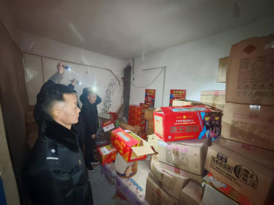 通城县五里镇开展烟花鞭炮全覆盖清缴突击行动