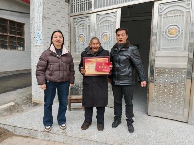 通城县石南镇：新春慰问送关怀 尊崇荣光暖兵心