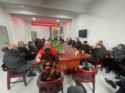 通城县五里镇何家村：民主评议“晒实绩” 群众现场“阅卷打分”