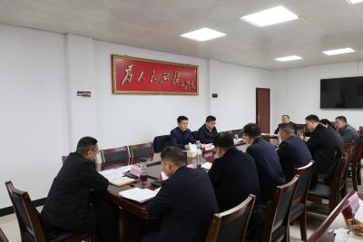 通城县政府党组召开2025年度民主生活会