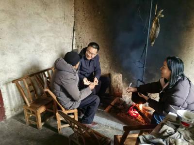 情暖新春 关爱同行|通城县石南镇开展春节前夕困难党员慰问活动