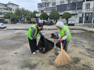 通城县银城社区组织居民自发开展节后清洁家园行动