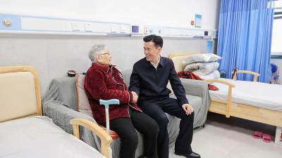 杨修伟走访慰问离退休老干部