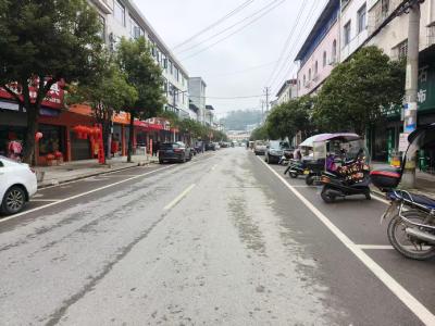 通城县石南镇新春交通便民组合拳：严管保畅+免费停车  让年味与畅通同行