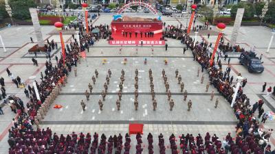 通城县举行2026年上半年新兵入伍出征仪式暨纪念长征胜利90周年全民国防教育活动