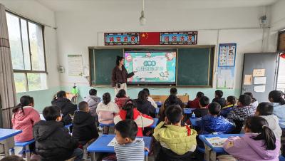 通城县石溪小学开展小学生心理健康专题讲座