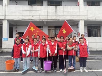 【清洁家园在行动】通城县大坪乡杨部小学开展少先队清洁志愿服务活动