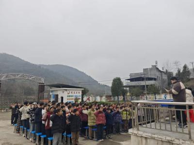 通城县塘湖镇润田小学开展多形式开学第一课系列活动