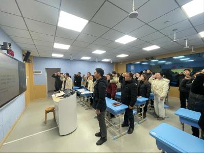 通城县麦市中学召开2026年春季师德师风宣誓会暨开学工作部署会