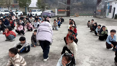 通城县塘湖镇润田小学开展防震减灾应急疏散演练活动