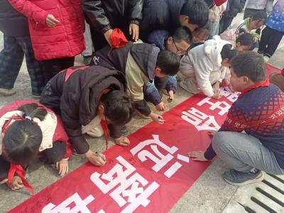 通城县大坪乡长垅小学开展禁毒主题教育活动