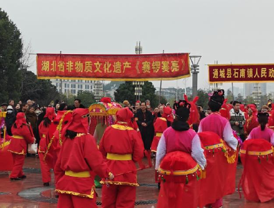 通城“赛锣赛亮”：非遗闹元宵 古韵焕新彩