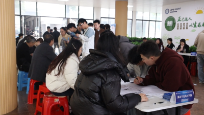 通城县2026年校地协作专项招聘会走进湖北第二师范学院